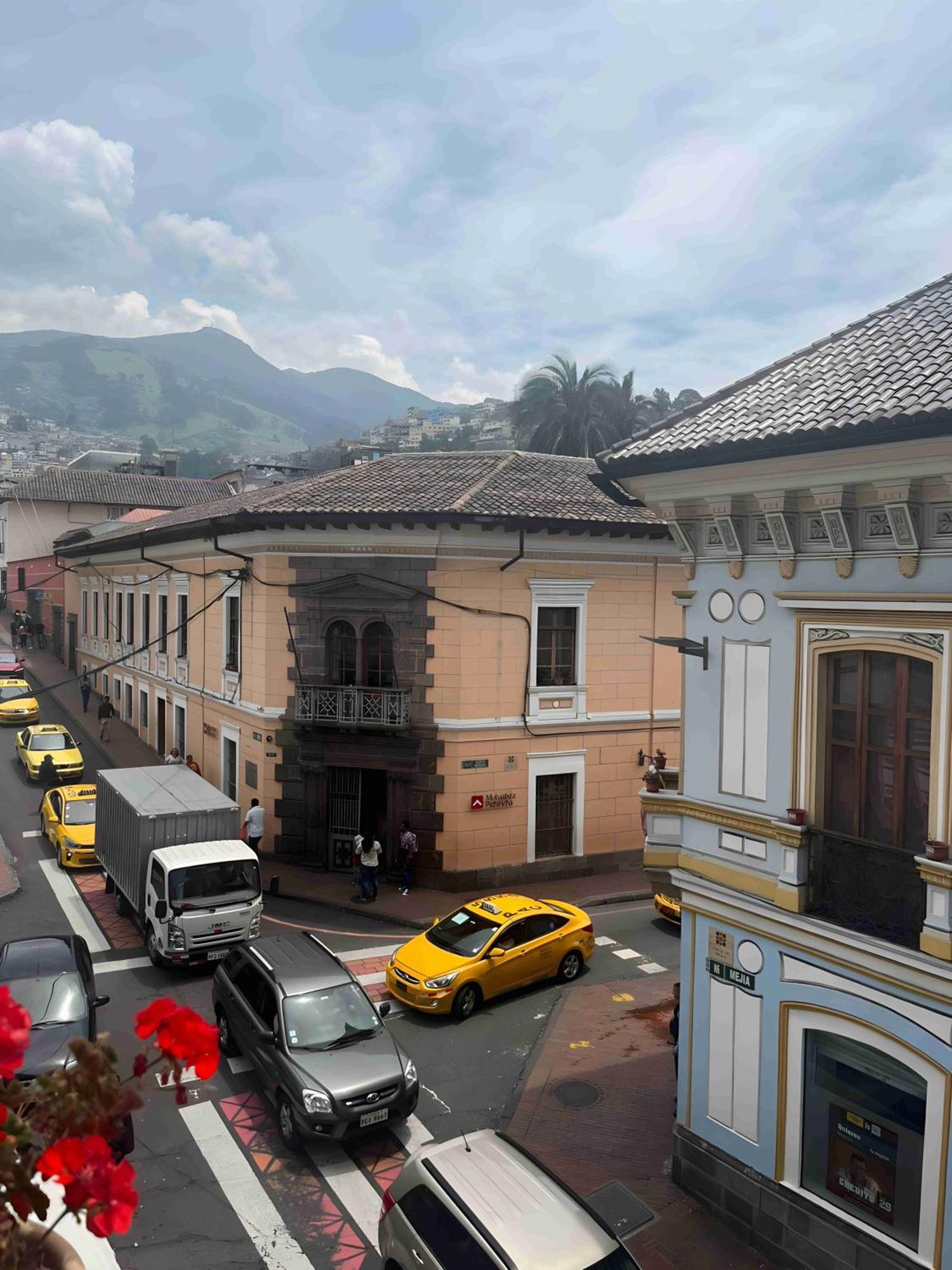 Casa Colonial Quito Hotel Exterior photo